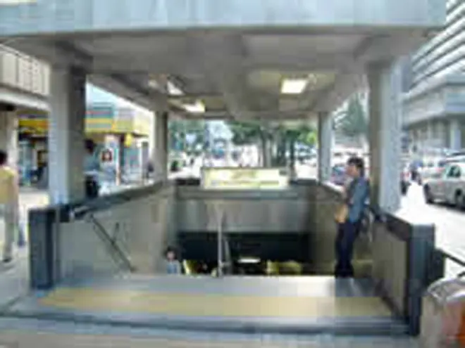 「九段下駅」6番出口から出ます。